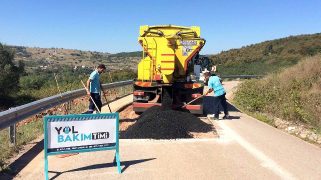 Vatandaş istiyor,Yol Bakım Timi yapıyor