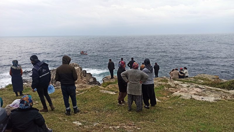 Biri kurtuldu, bir balıkçı aranıyor