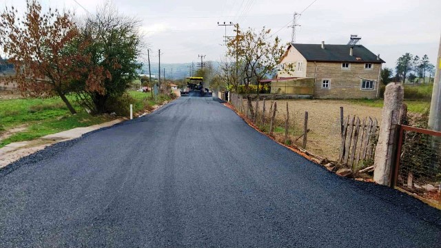 Yollar asfaltlanıyor