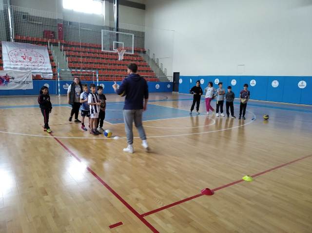 Sportif yetenek taramasıyla keşfedilen çocuklar, antrenmanlara başladı