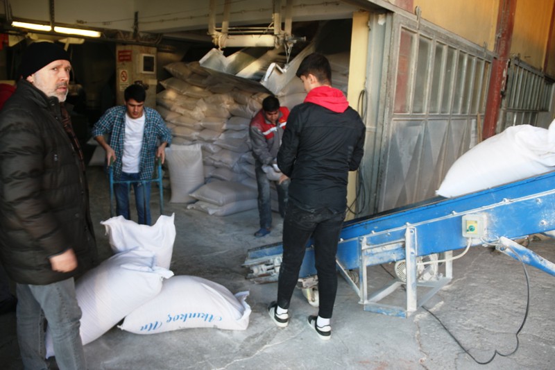Depremzede çiftçiler için yem yardım kampanyası başlatıldı