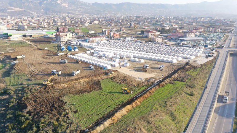Hatay Defne’ye depremzedeler için çadır kent