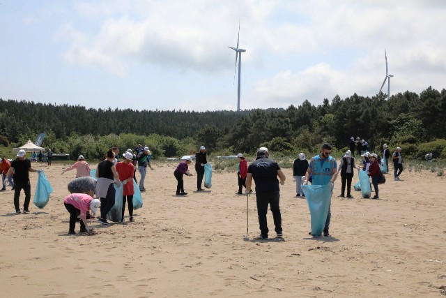 Uzunkum Sahili’nde kıyı temizliği yapıldı
