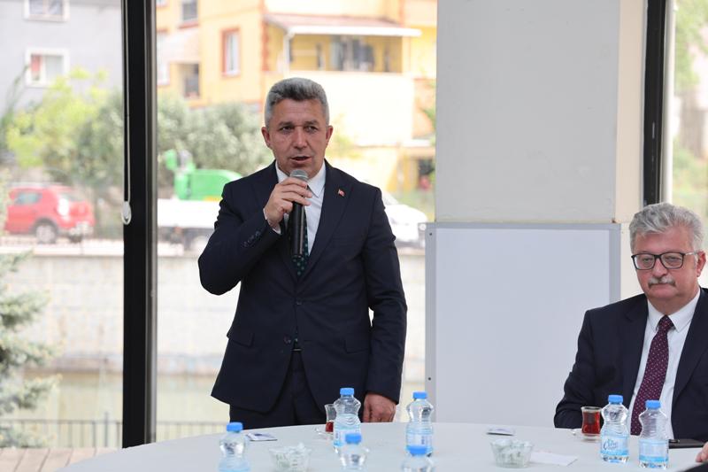 Muhtarlarla bir araya geldi